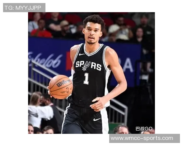 文班亚马全场表现抢眼尽管球队失利依然砍下32分7篮板5盖帽精彩表现令人赞叹